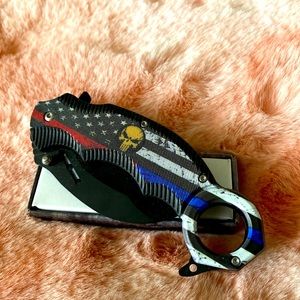 Punisher knife with thin red and blue line